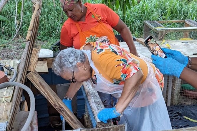 A Evening Cultural Experience Through Food Cooking Class St. Croix - Choosing a crab at Crabarama