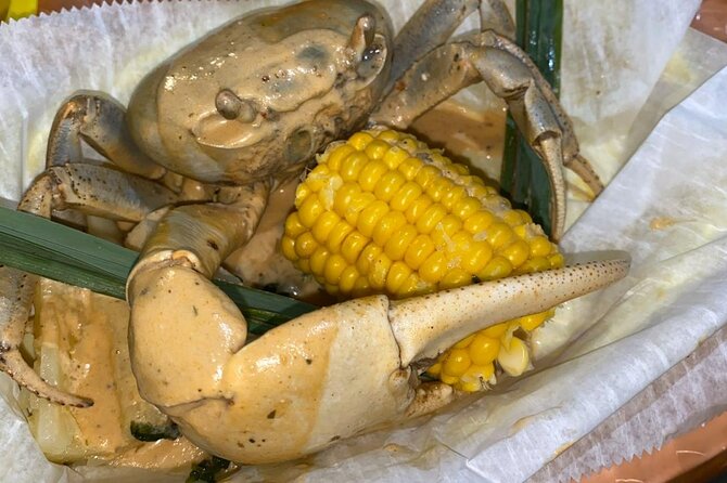 A Morning Cultural Experience Through Food Cooking Class St. Croix - Choosing your crab at Crabarama