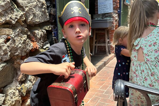 Children's Treasure Hunt Walking Tour - Following clues through 10 historic sites