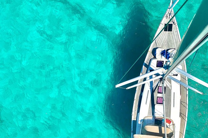 Christmas Cove and Pizza Pi Happy Hour Sail Tour - What the crew adds to the experience