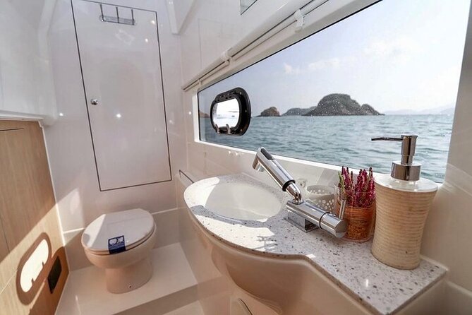 Half Day Luxury Catamaran Turtle Snorkel And Beach - Snacks, drinks, and a useful break on board