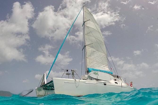 Jost Van Dyke - Sandy Spit & Soggy Dollar Sailing Tour in the BVI - Why this Jost Van Dyke sailing works so well