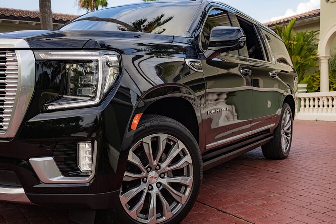 Private Luxury Transportation from St. Thomas Hotel to Airport - Local conversation instead of a silent ride