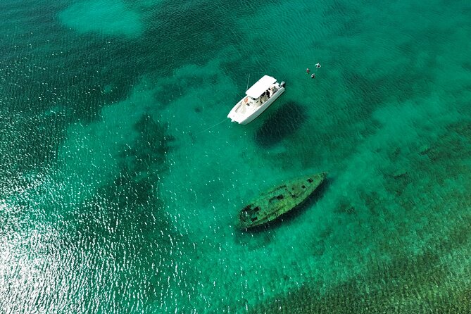 Private Power Catamaran. Secluded Beaches, Snorkeling, Turtles for Full/Half Day - The Captains Make the Difference