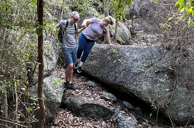 Shark Bay ( Batcave) National Park Hiking Tour - How the guide affects the experience